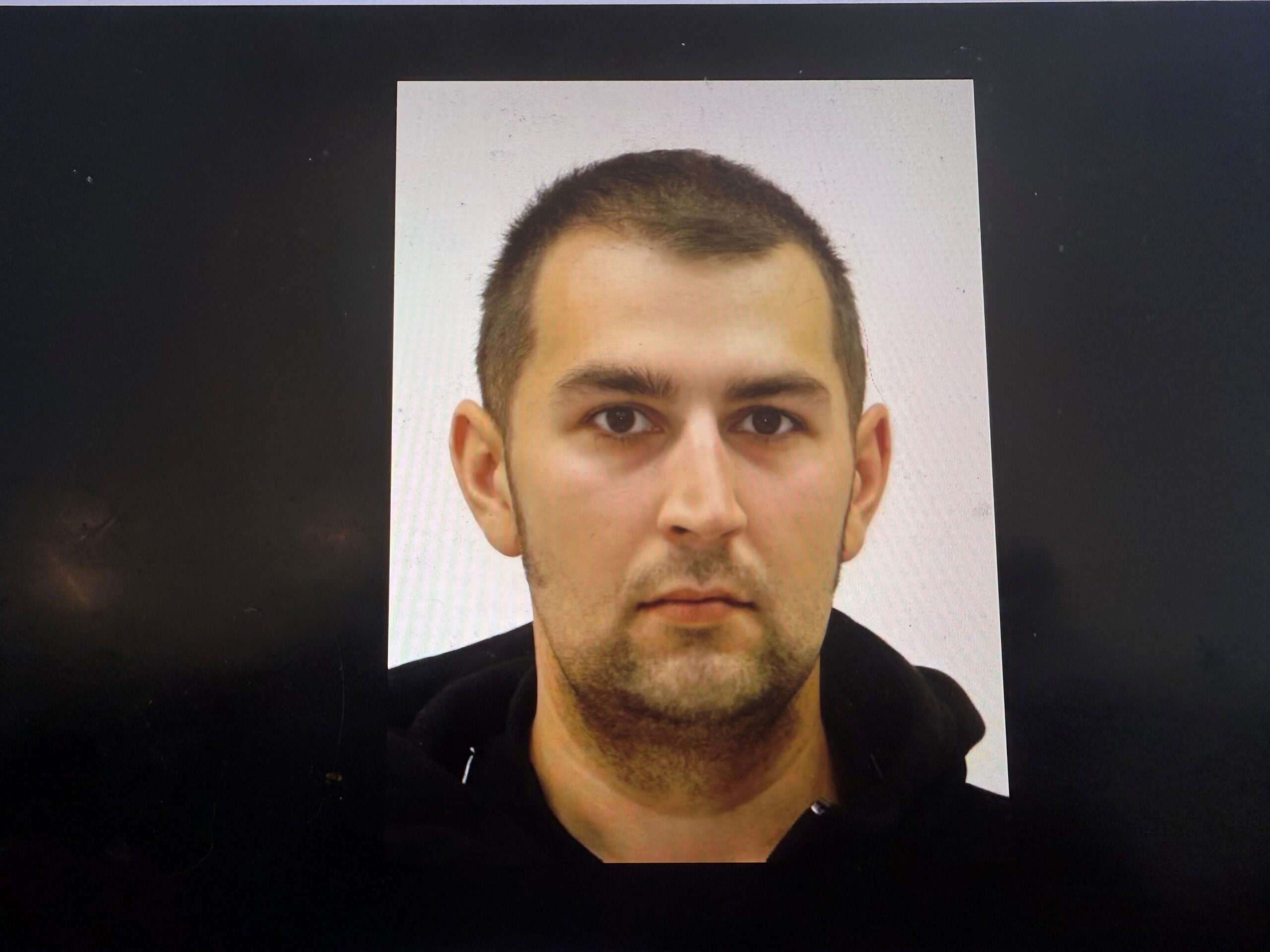 Jos näet tämän miehen, ilmoita heti poliisille!