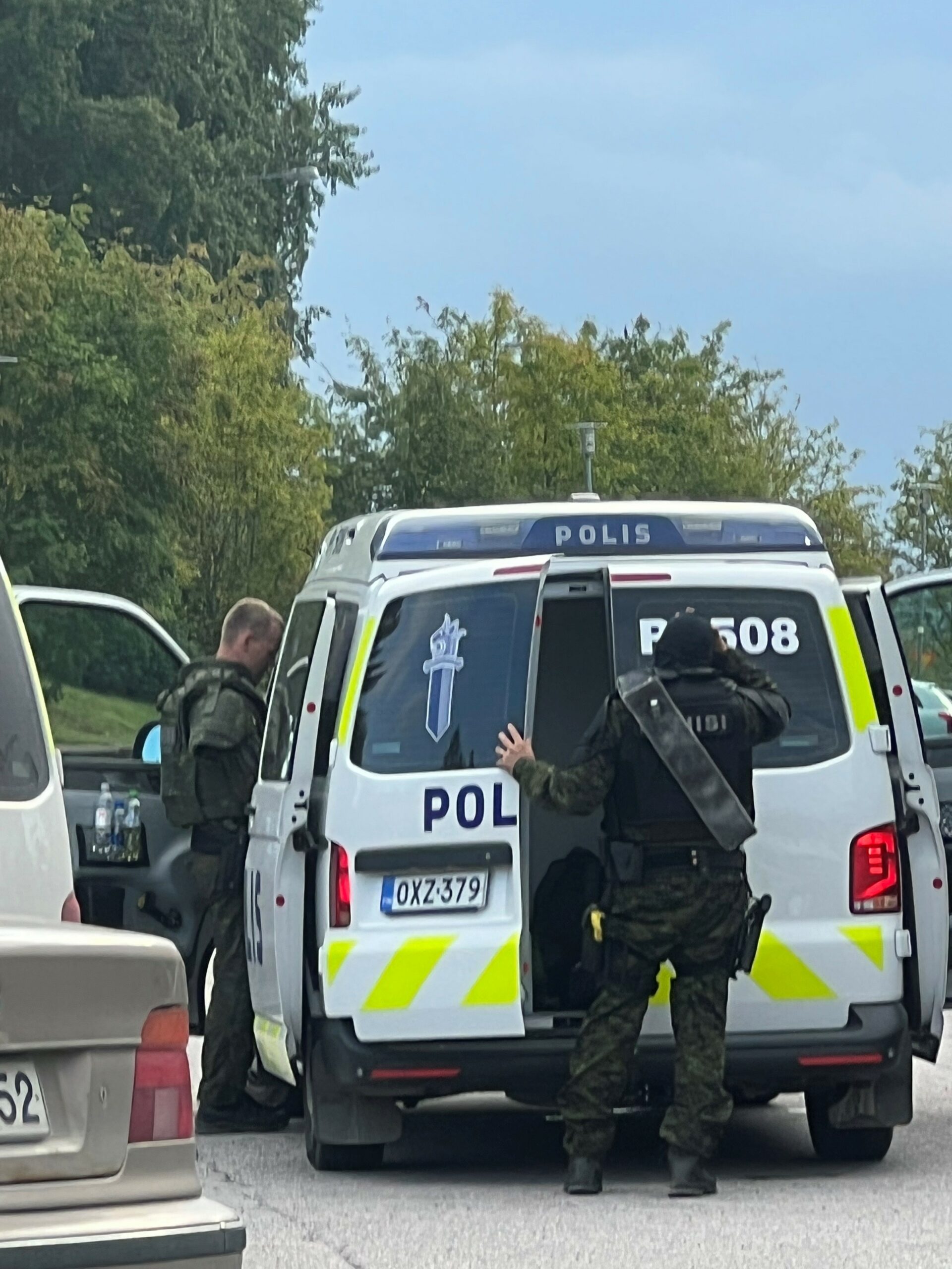 Poliisi otti kaasuaseella koulua kohti ampuneen henkilön kiinni