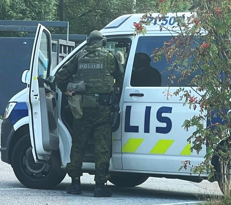 Kangasalan suuri poliisioperaatio jatkui myös tänään – mukana panssariauto ja ambulanssi