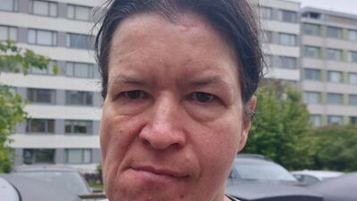 Jos kohtaat tämän naisen, soita heti hätäkeskukseen!