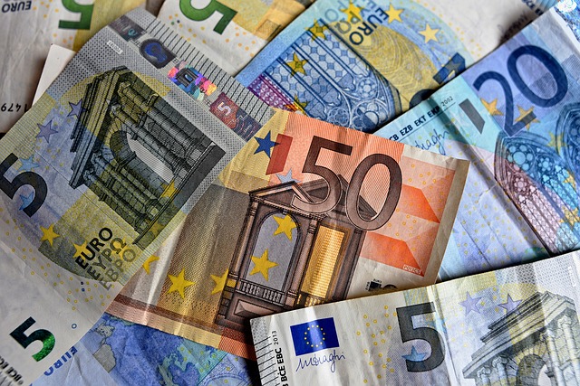 Pariskunta siirsi 780 000 euroa huijareiden tilille!