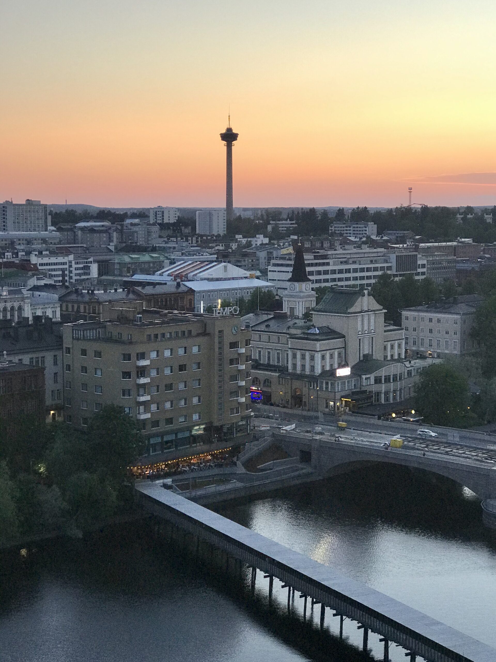 Poliisi tutkii Tampereella vakavaa väkivallantekoa, johon liittyy ratikka