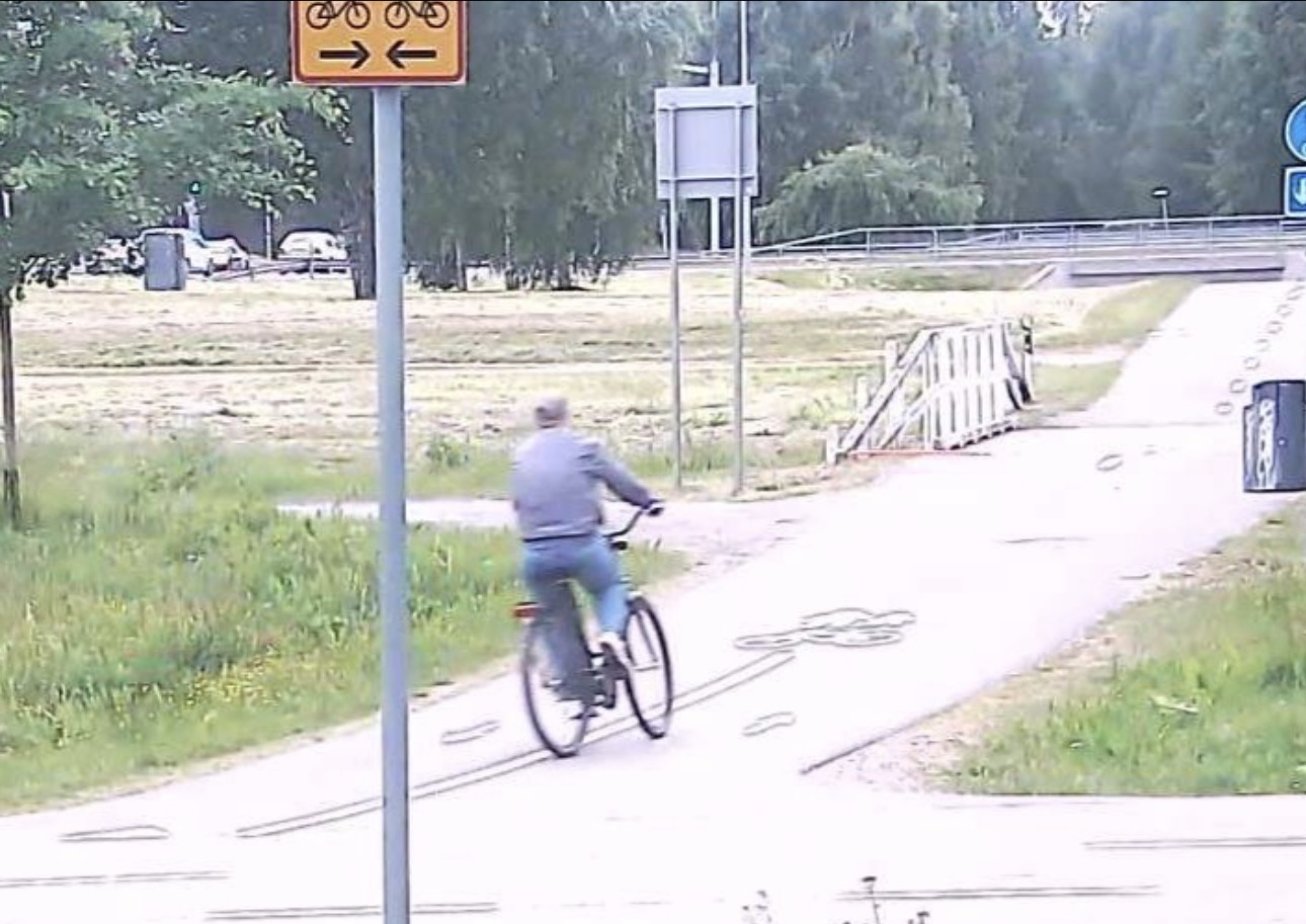 Poliisi pyytää vihjeitä polkupyöräilevästä puukottajasta
